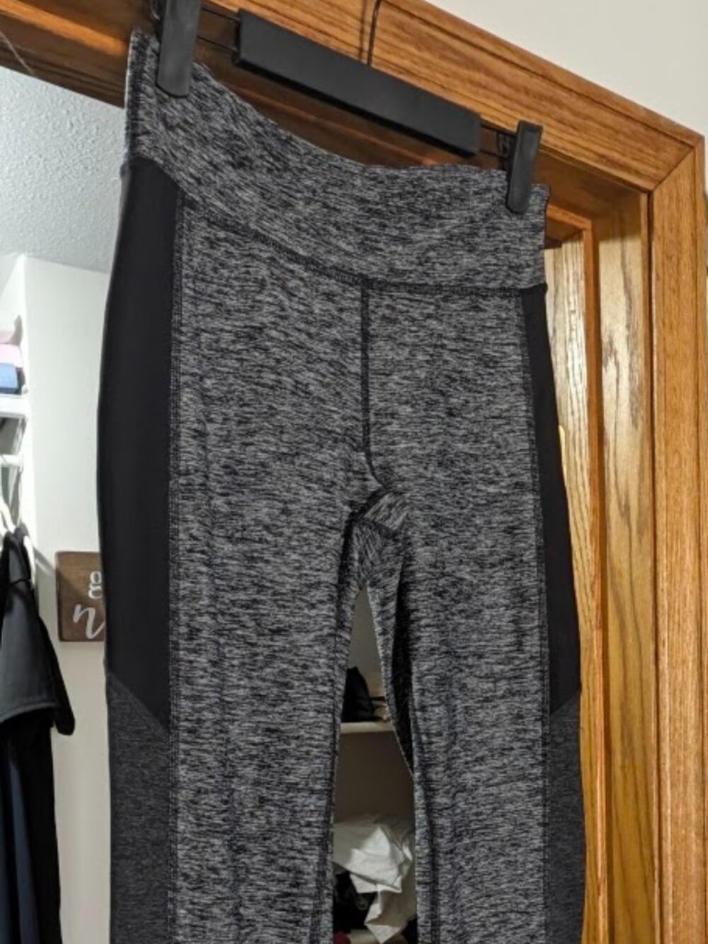 Xersion Heathered Grey Black Colorblock Athletic Leggings Small, Preowned